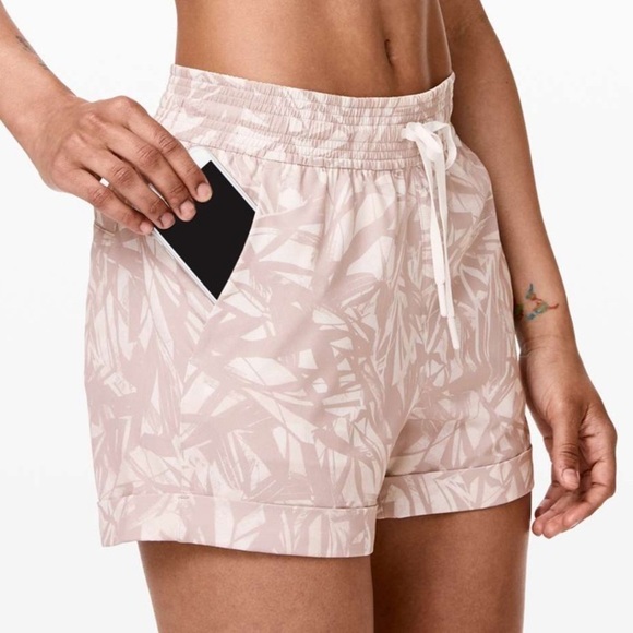Lululemon Spring Break Away Short 4-Way Stretch 3" Shadow Leaf Light Ivory Muse - Picture 1 of 15